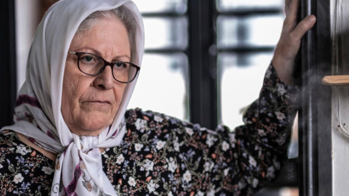 elderly woman wearing head wrap