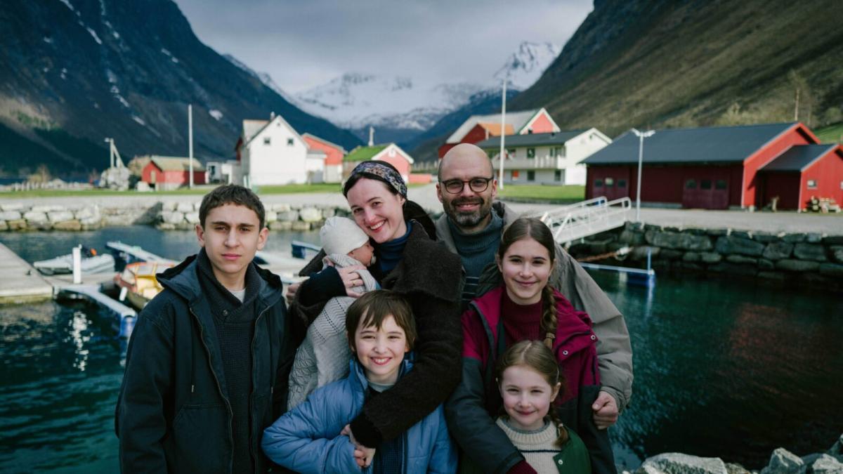FJORD, 2026, family standing and posing for photo in front of lake and mountains